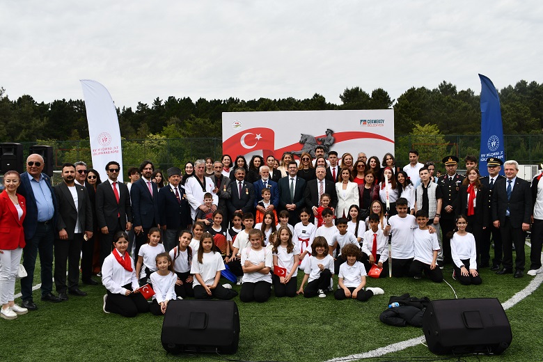 Çekmeköy'ün neşe dolu yürekleri, 19 Mayıs Atatürk’ü Anma Gençlik ve Spor Bayramı'nı Alemdağ Stadyumu'nda coşkuyla kutladı!